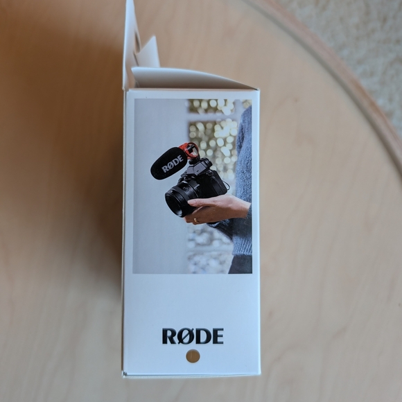 VideoMicro II Ultra-Compact On-Camera Microphone - Red - Picture 2 of 6